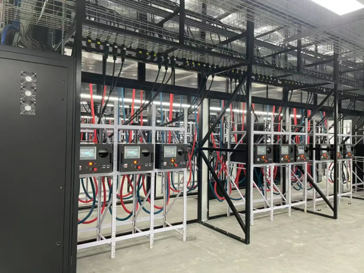 Konfigurasi khusus CDU for rack mounted liquid-cooled load bank